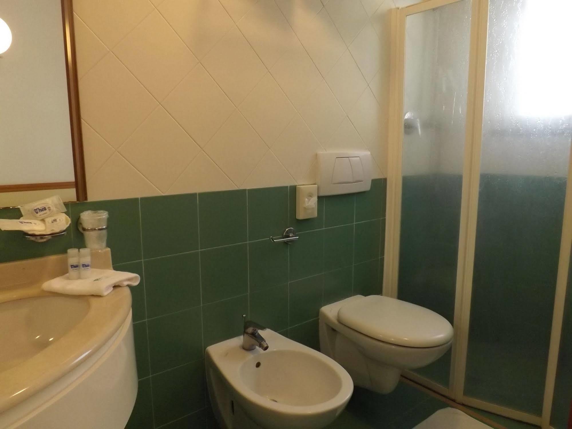 Thea Hotel 3*