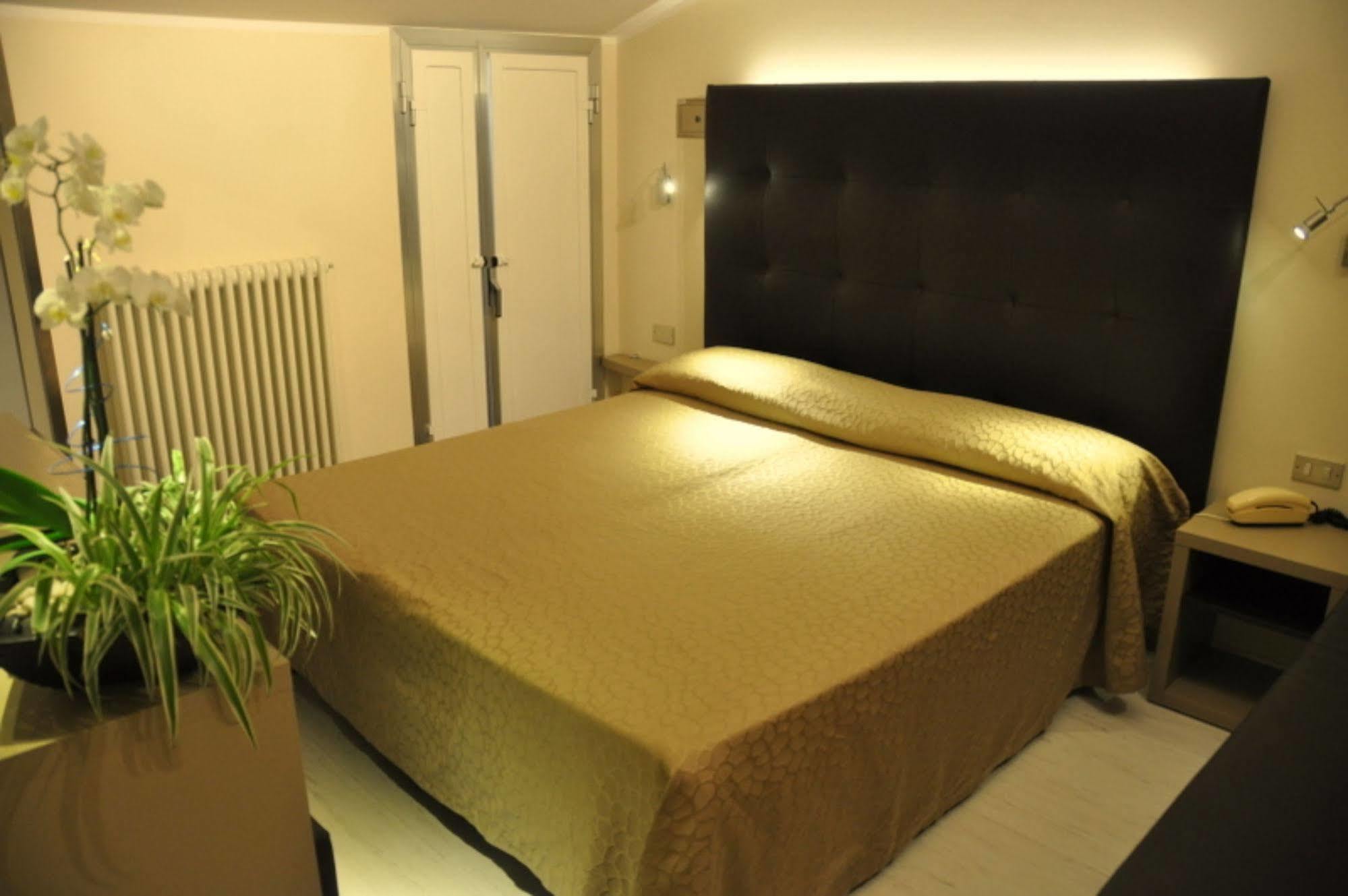 Hotel Thea 3*