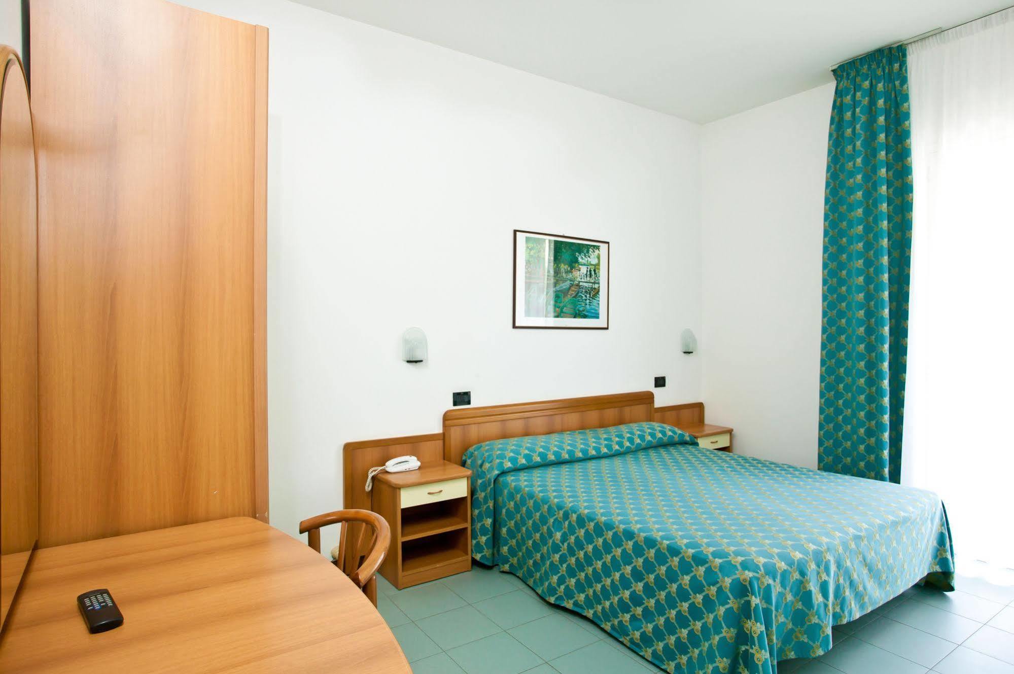 Hotel Thea 3*